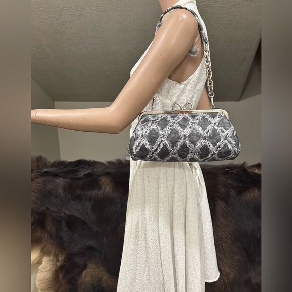 Genuine Leather Denim Quilted Pattern, Handmade Unique Bow Kisslock Baguette Bag - Picture 3 of 16